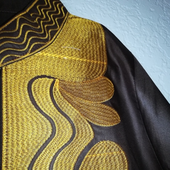 African Embroidery Traditional Dress - Picture 2 of 4